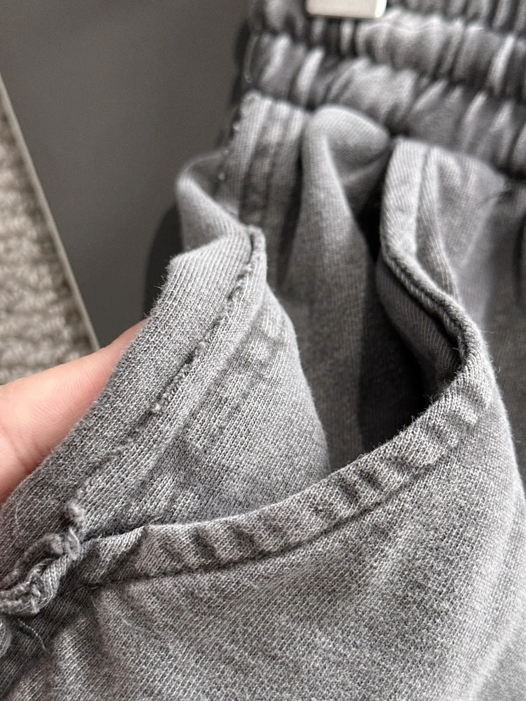 🅿️330 shipped next day, high quality Stone lsland/Stone Island 2025 spring and summer new elastic band casual color-washed loose shorts, two needle stitches at the trouser hem, fine and firm stitching, counter-customized fabrics with high breathability and comfort, impeccable details, brand element design concept, reflecting high quality. It feels delicate and soft! It presents a casual cut and the upper body shape is great! Size: S-XXL